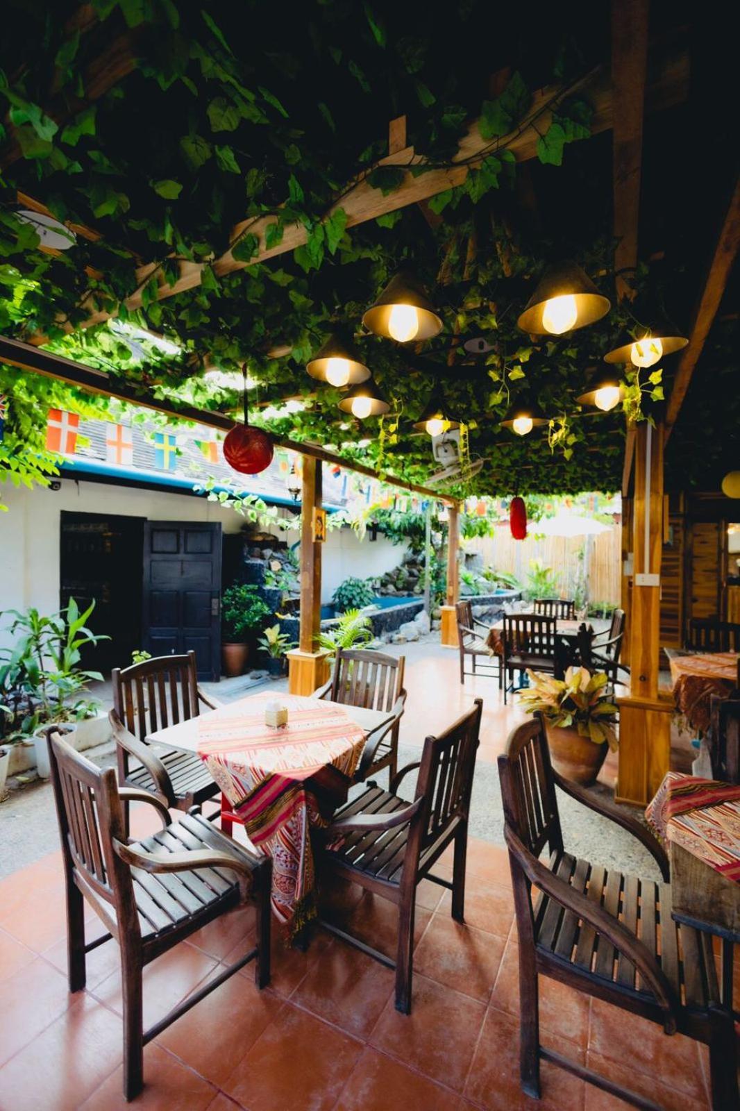 Chanthavong Hostel Луанг Прабанг Екстериор снимка
